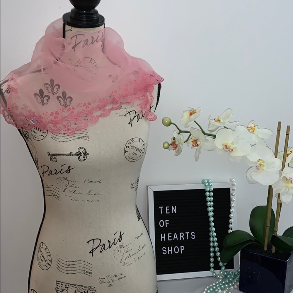 3/$10 - EUC Vintage Scraf